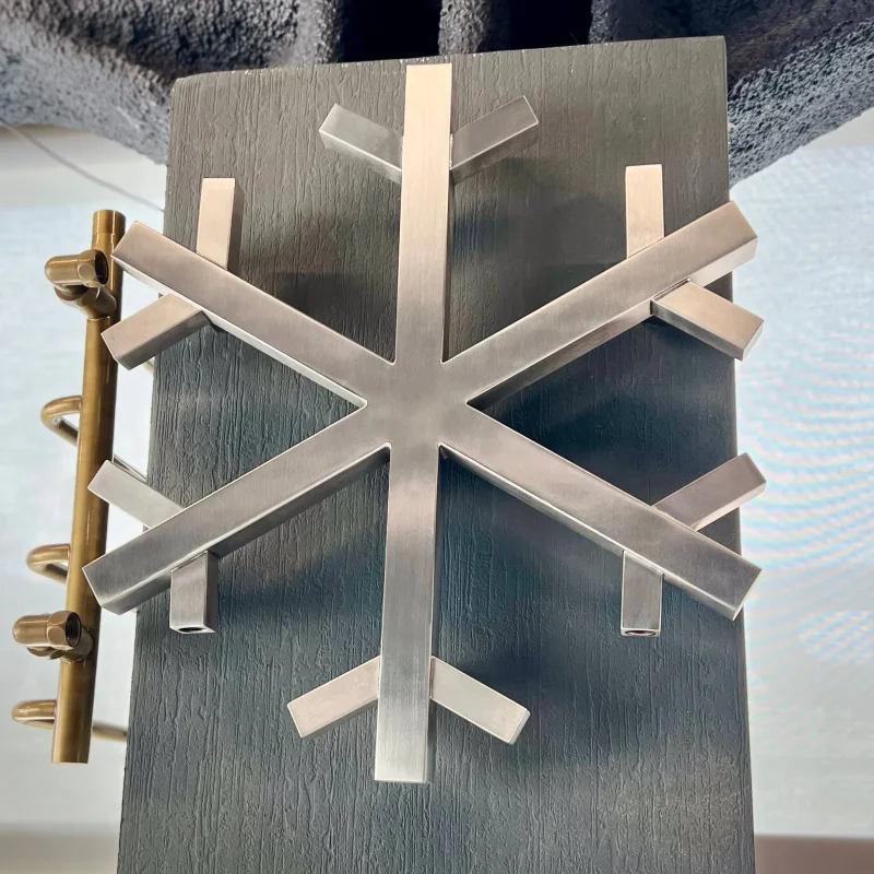 Дизайн полотенцесушитель CARISA SNOWFLAKE 600*600 STP