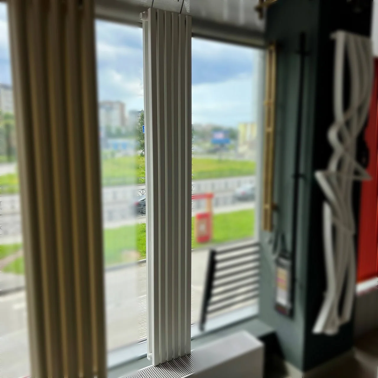 Радиатор трубчатый QUADRUM 40 V-1750 6 секц ниж/п центр RAL1Т104S9016 КЗТО